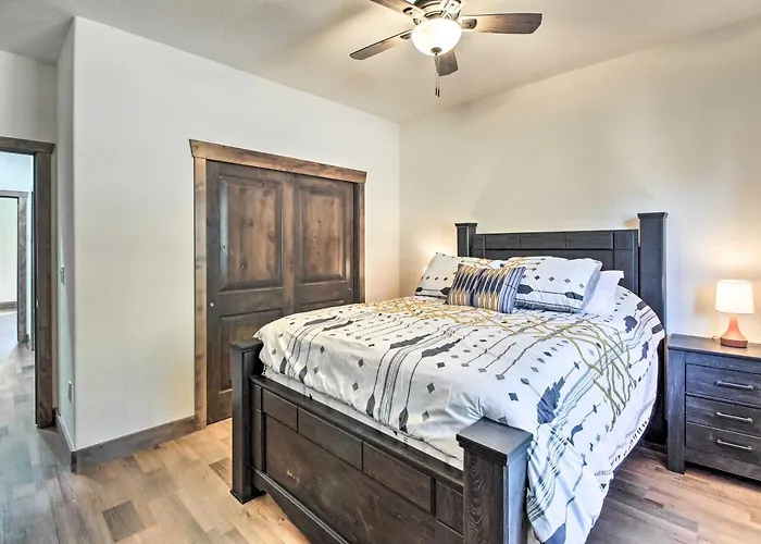 Pet-friendly Show Cabin: Near Hiking! Ferienhaus *