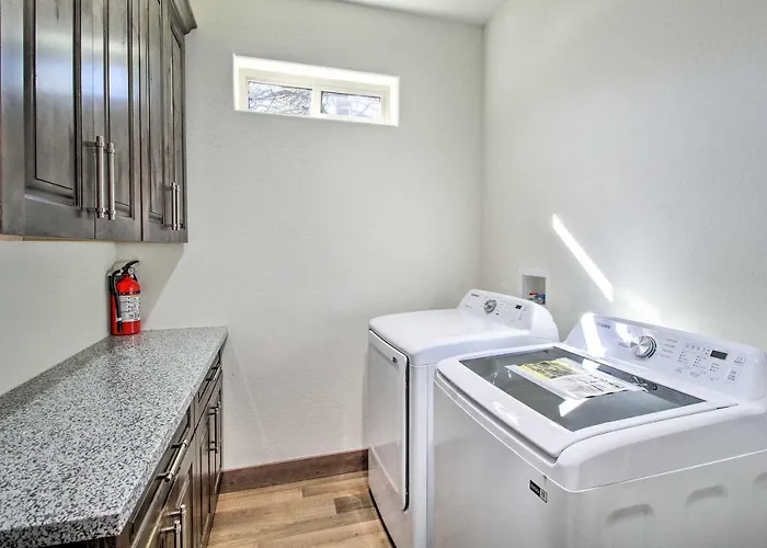 Pet-friendly Show Cabin: Near Hiking! Show Low