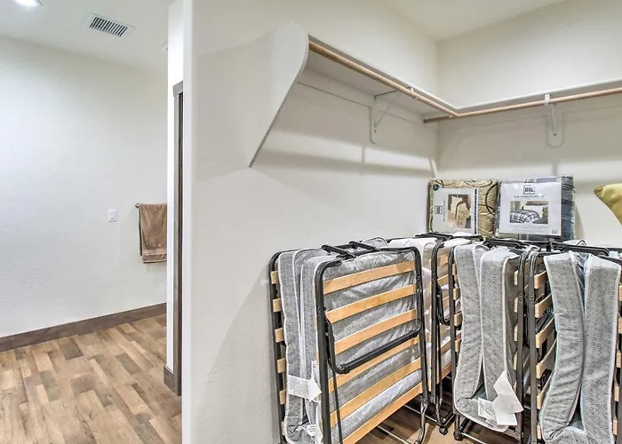 Ferienhaus Pet-friendly Show Cabin: Near Hiking!